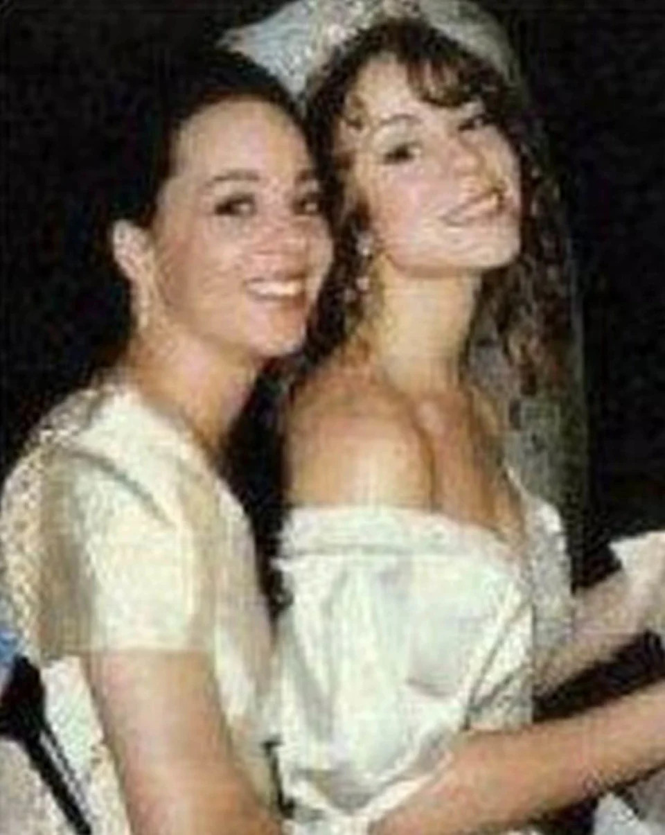 Mariah Carey with her sister Alison at the singer and Tommy Mottola's wedding in 1993