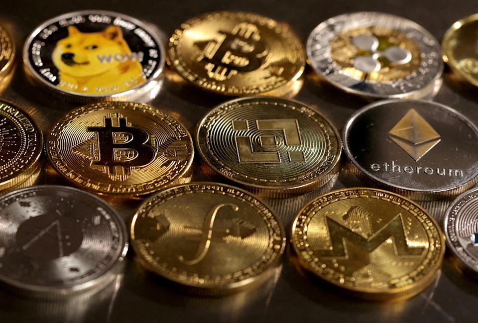 Representations of cryptocurrencies are seen in this illustration, 2022. REUTERS/Dado Ruvic/Illustration/File Photo