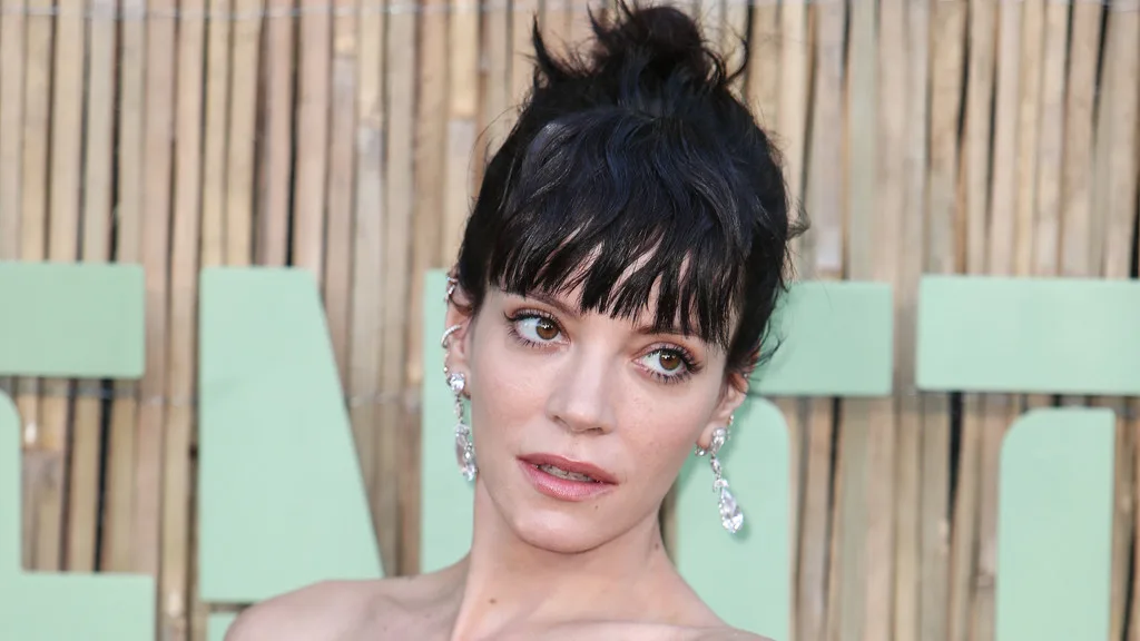 Lily Allen defends tour after some fans criticise show length